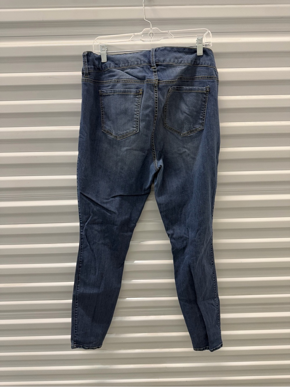 torrid Distressed Skinny Jegging Jeans - Blue Wash Size 18XT - Picture 4 of 4